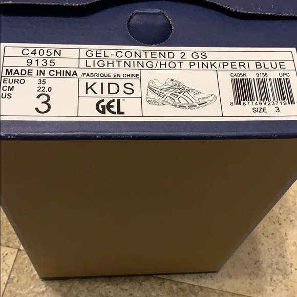 Kids running shoe. Size 3. - Picture 4 of 4